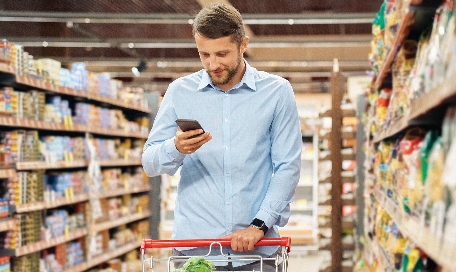 GroceryStoreSupermarketSmartphoneYoungAdultMan_1193990763 GroceryStoreSupermarketSmartphoneYoungAdultMan_1193990763